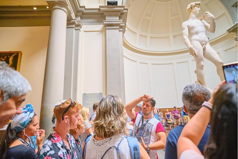 Accademia gallery: Skip the line tour with official guide